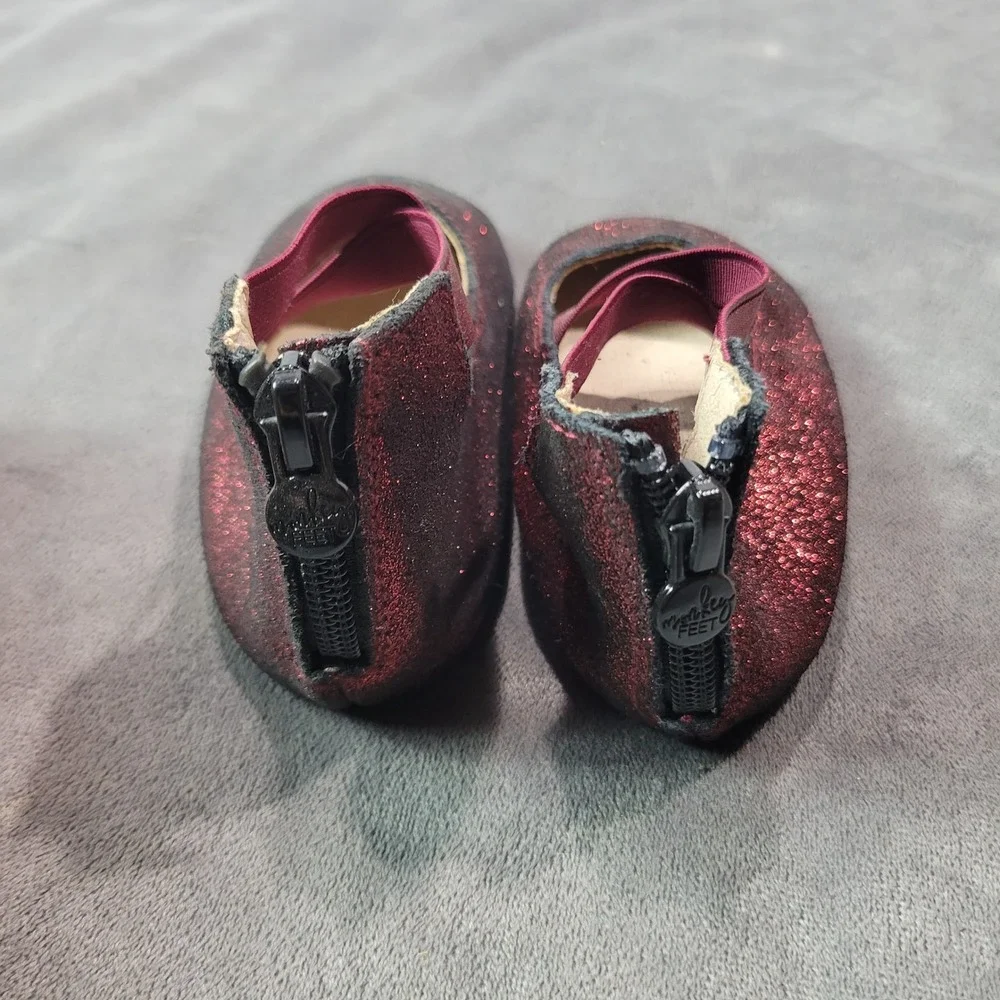 Monkey Feet sparkling red